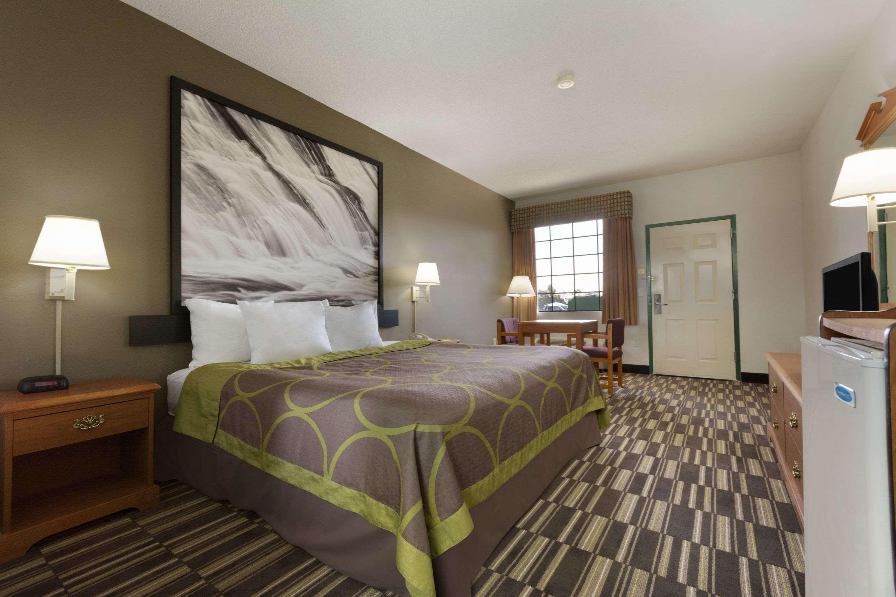 ซูเปอร์ 8 บาย วินด์แฮม แชทเวิร์ธ/ตัลตัน Motel Chatsworth ภายนอก รูปภาพ